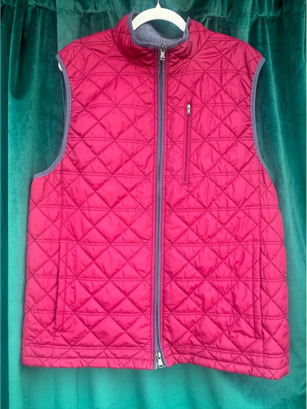 Oxford Quilted Sleeveless Vest Jacket in Burgundy with Zipper Pockets